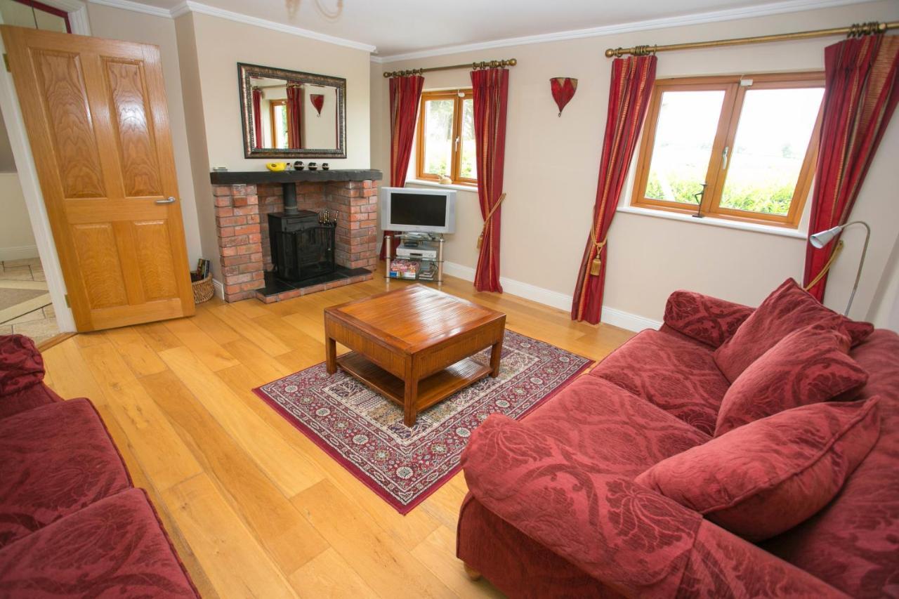 Decoy Country Cottages Navan Exterior foto